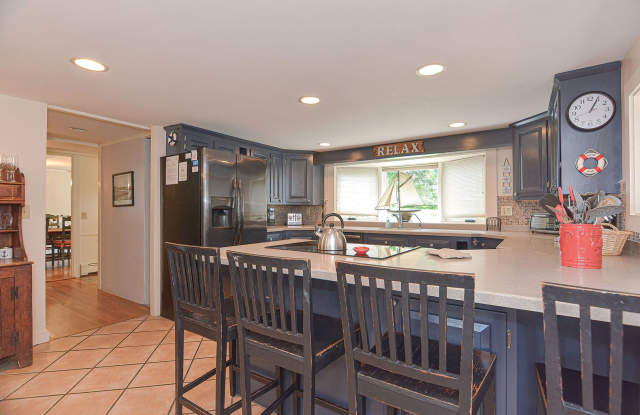 WINTER RENTAL: Granite Pier Gallery 4