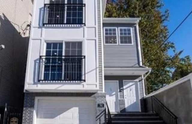Spacious 3BR Duplex in Newark photos photos Spacious 3BR Duplex in Newark photos photos