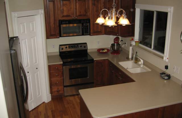 1005 E 750 S photos photos