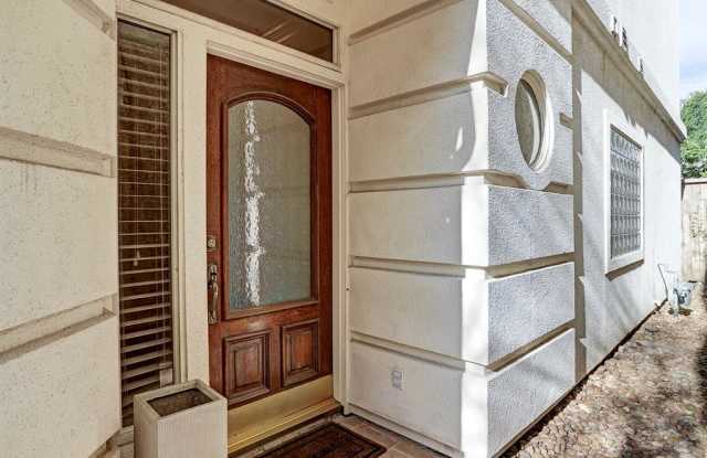 1811 COMMONWEALTH Street Gallery 4