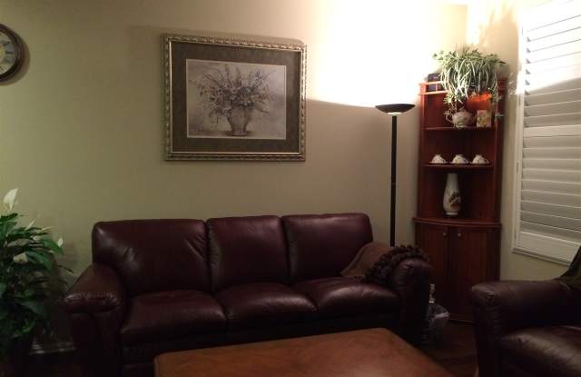 10683 Golden Willow Gallery 3