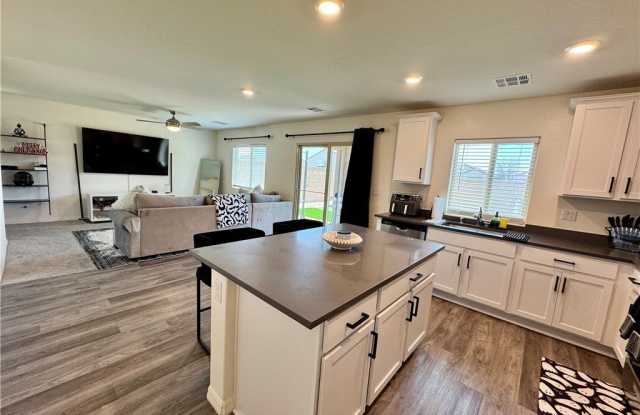 1635 Cowboy Path Avenue photos photos