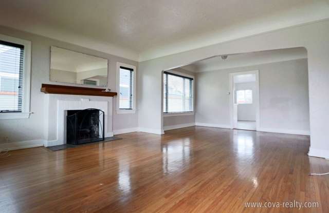Charming Downtown Oxnard Home with Modern Amenities and Prime Location photos photos