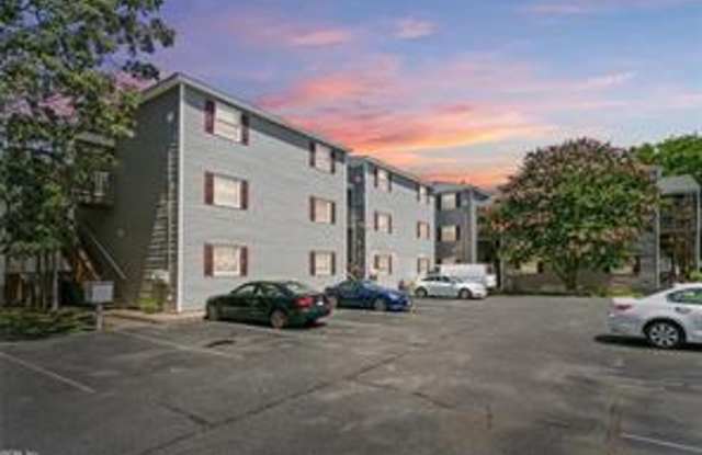 Beautiful 2-bedroom, 2-bath Condo just one block to the beach photos photos