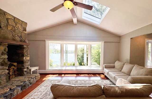 421 Hemlock Point Drive Gallery 4