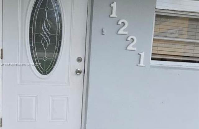 1221 NW 23rd Ter photos photos