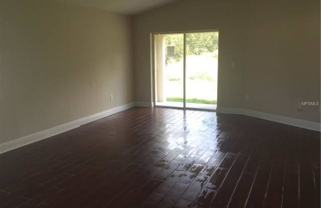 520 LINDSAY ANNE COURT Gallery 4