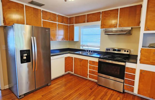 Wonderful 60s Throwback 2/2 on large corner lot with fenced yard photos photos