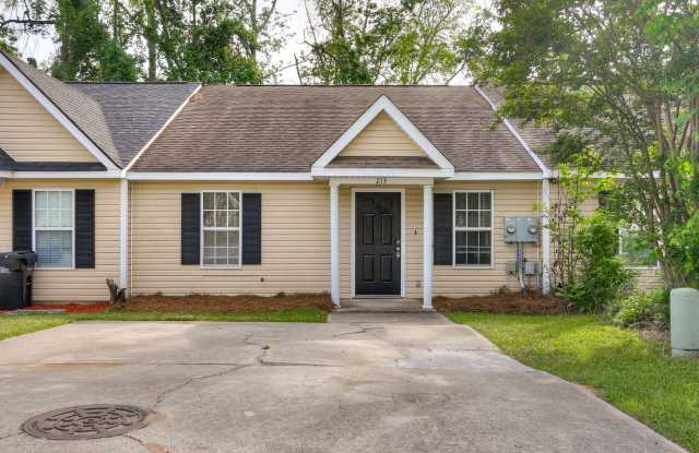 2 Bedroom 2 Bath Townhouse - Near Doctors Hospital - 213 Caldwell Circle, Augusta, GA 30909