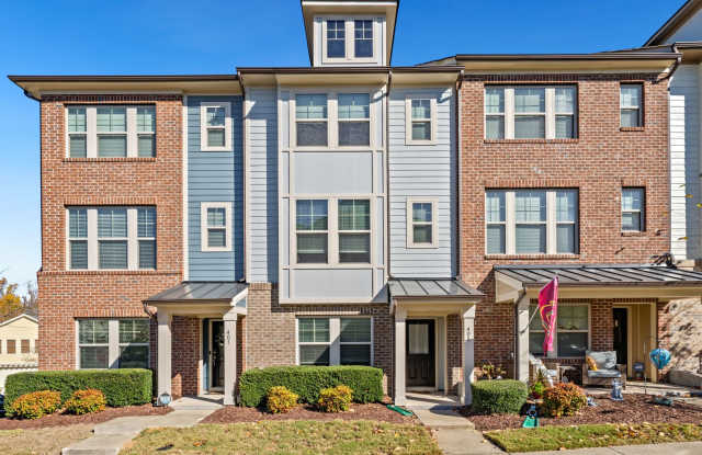 Gorgeous 3-Bed, 3.5-Ba Townhouse w/ First floor Bedroom in Downtown Apex photos photos