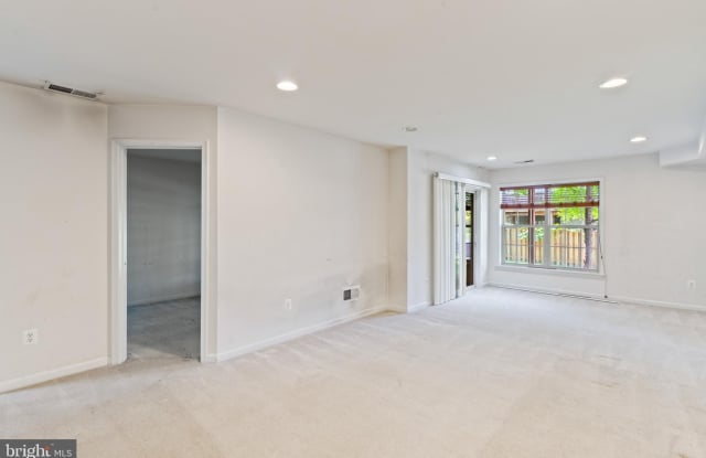 22167 BREITLING Terrace Gallery 3