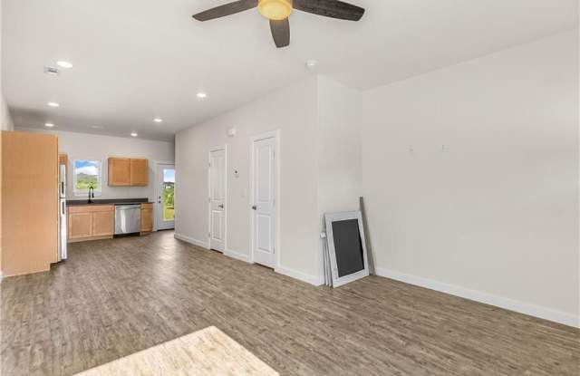 18398 71 Highway Gallery 3
