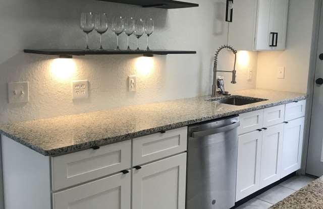 208 E Lake Howard Dr Nw photos photos