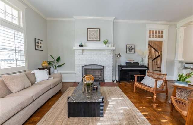 592 Moreland Avenue NE photos photos