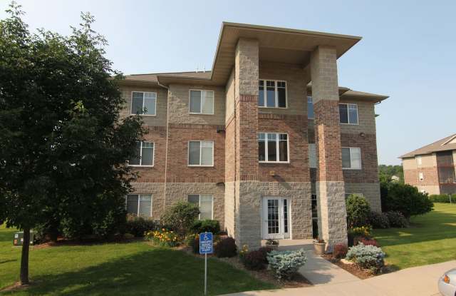 Spacious 2 bedroom 2 bath - 4385 Berkeley Lane in Iowa City! photos photos