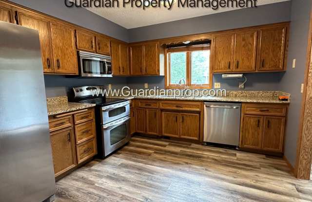 Eden Prairie Single Family Home, 2 Car Garage, Large Fenced Back Yard, September/October Move in photos photos