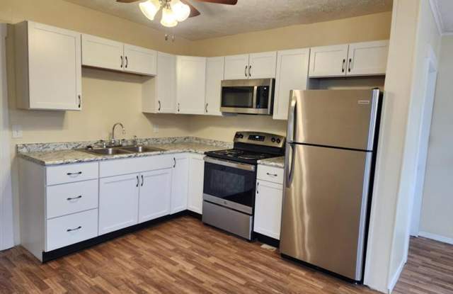 2 Bedroom Home with Large Kitchen.  Pet Friendly!!! photos photos