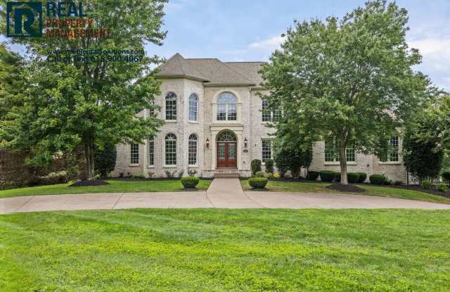 Beautiful Brentwood home with 4 car attached garage! Screened-in porch and fenced-in back yard! - 1221 Devens Drive, Brentwood, TN 37027