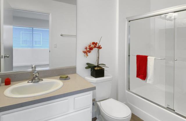 2 BED, 2.5 BATH TOWNHOUSE UNIT * NORTH GLENDALE * WASHER DRYER photos photos 2 BED, 2.5 BATH TOWNHOUSE UNIT * NORTH GLENDALE * WASHER DRYER photos photos