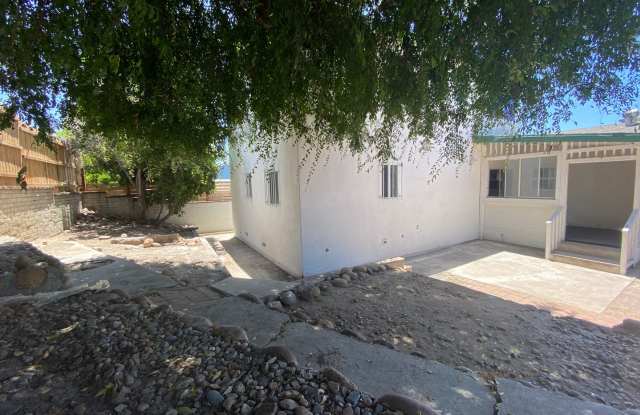 Large House, Close to Campus!! Gallery 4