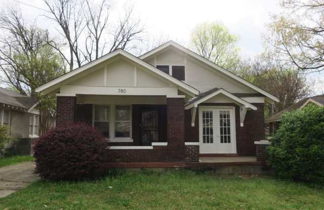 CHARMING MIDTOWN BUNGALOW - 780 Dickinson Street, Memphis, TN 38107
