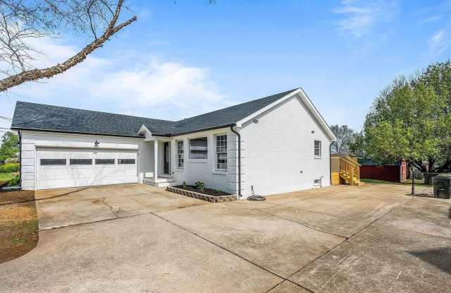 Fully Renovated 4 Bedroom Gallery 3