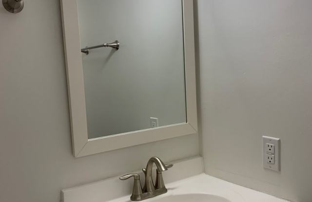 2 Bedroom 1.5 Bath Townhouse photos photos