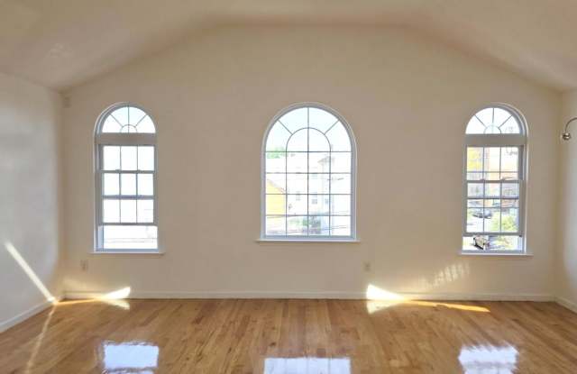 71 LOGAN AVE Gallery 2