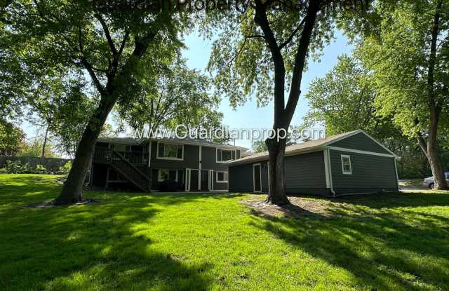 Renovated Side By Side Town Home, 2 Full baths, 2 Full Garage Spaces, Video Walk Through photos photos