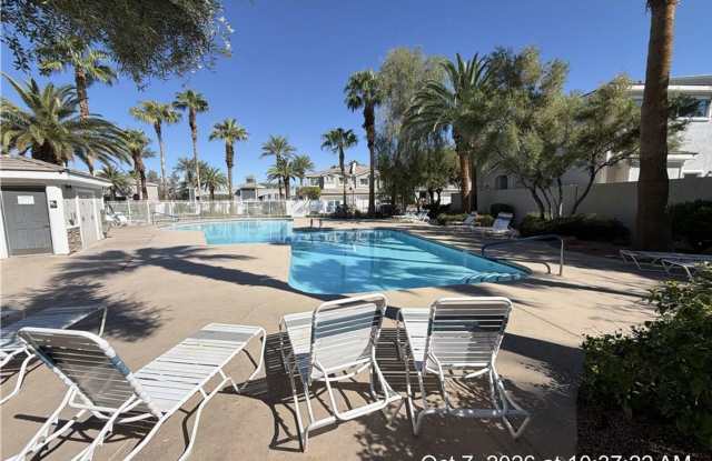 Fully Furnished Green Valley Ranch Townhome Near The District Gallery 3