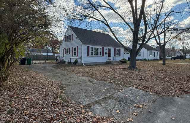 40 Sundance Street - 40 Sundance Street, Warwick, RI 02886