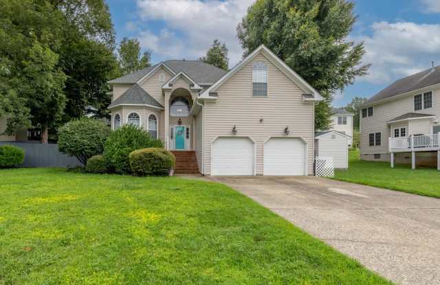 Large home! Location! Location! Location! photos photos