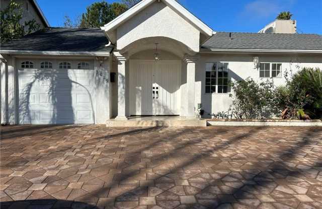5029 Lindley Avenue Gallery 2