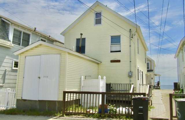 795 East Broadway photos photos
