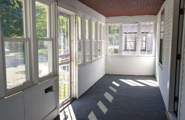 1709 Ray St, 3  bedroom house with basement Gallery 3