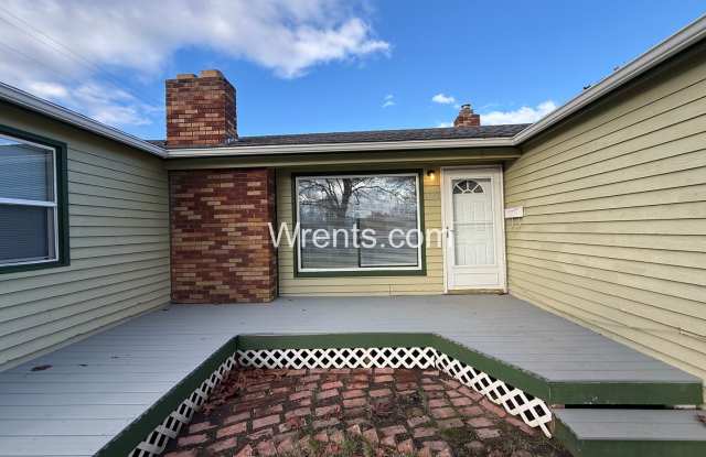 3 Bedrooms | 1 Bathroom | Rancher with Large Detached Shop - 2840 West Sanson Avenue, Spokane, WA 99205