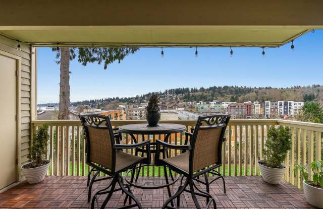 Available Now - 2BR/1.5BA Condo in Kirkland photos photos