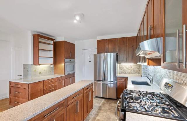 300 W 53rd St Apt 3D - 300 West 53rd Street, New York City, NY 10019