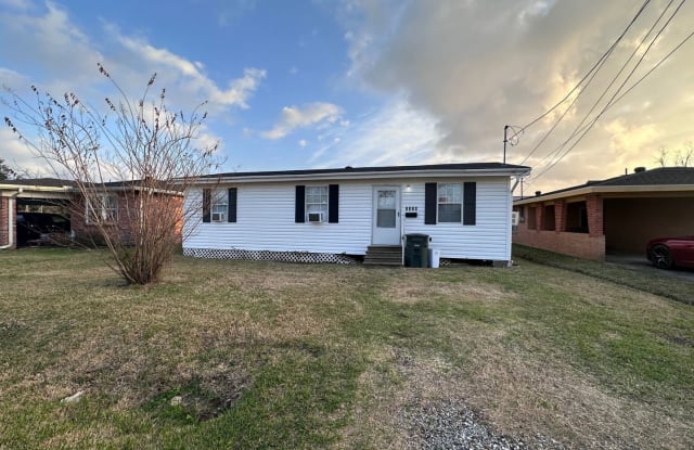 Quiet Home in North Lake Charles! - 2334 Dewey Street, Lake Charles, LA 70601
