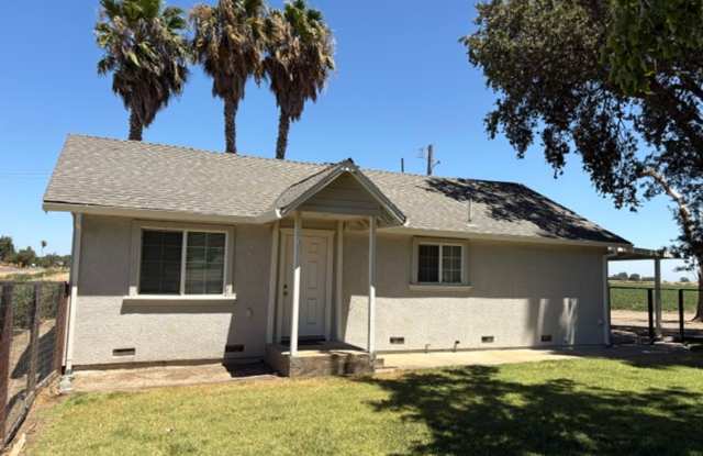 Charming 3 Bed, 1 Bath Country Home Gallery 3