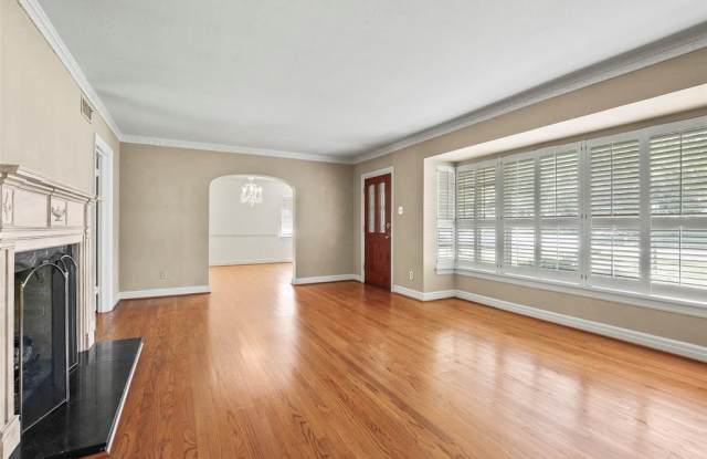 7204 Meadow Lake Avenue Gallery 4