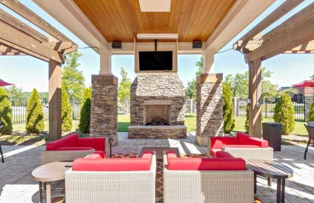 Century Lakeshore Crossings Gallery 3