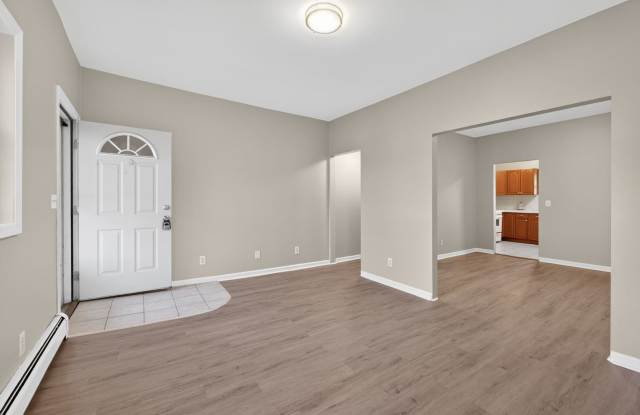 Charming 3BR Duplex in Dunmore photos photos