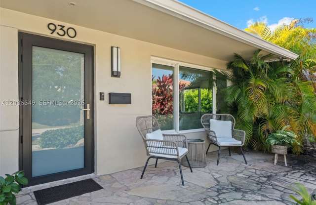 930 N 11th Ct Gallery 3