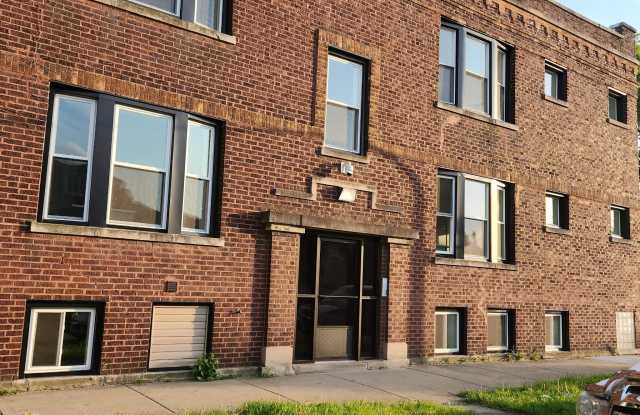 5033 West Wabansia Avenue Gallery 2