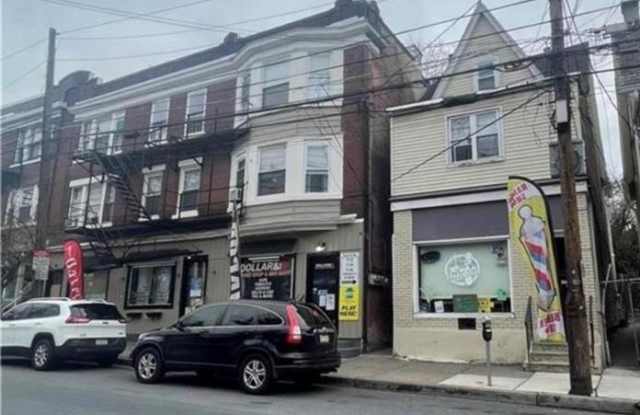 716 E 4th Street unit: 2 photos photos