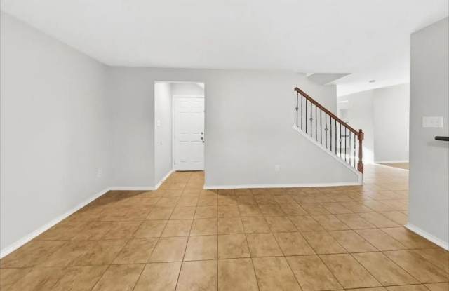 826 Trilby Gallery 3