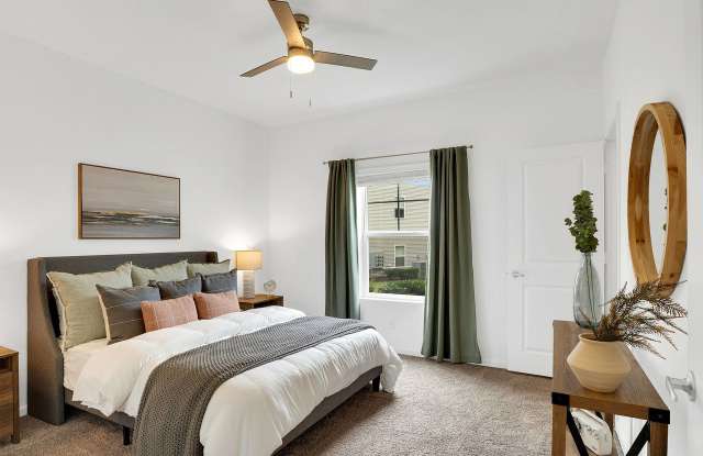 Water's Edge Apartments Gallery 3