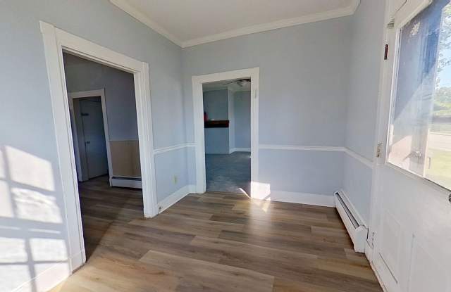 Single Family Home in Spring Grove Gallery 3