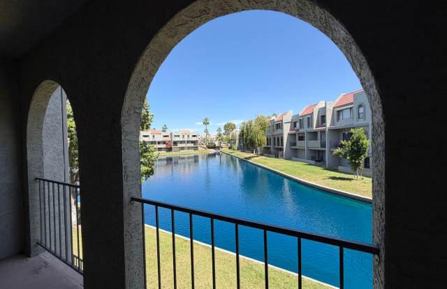 Nice 3/3 tri-level on lake! photos photos